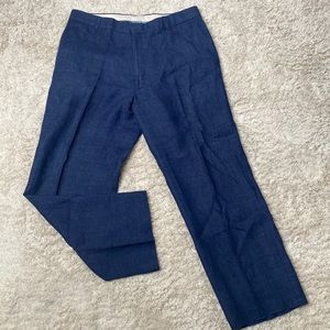 100% linen Haspel pants in a neutral color (blue). Classic an stylish!